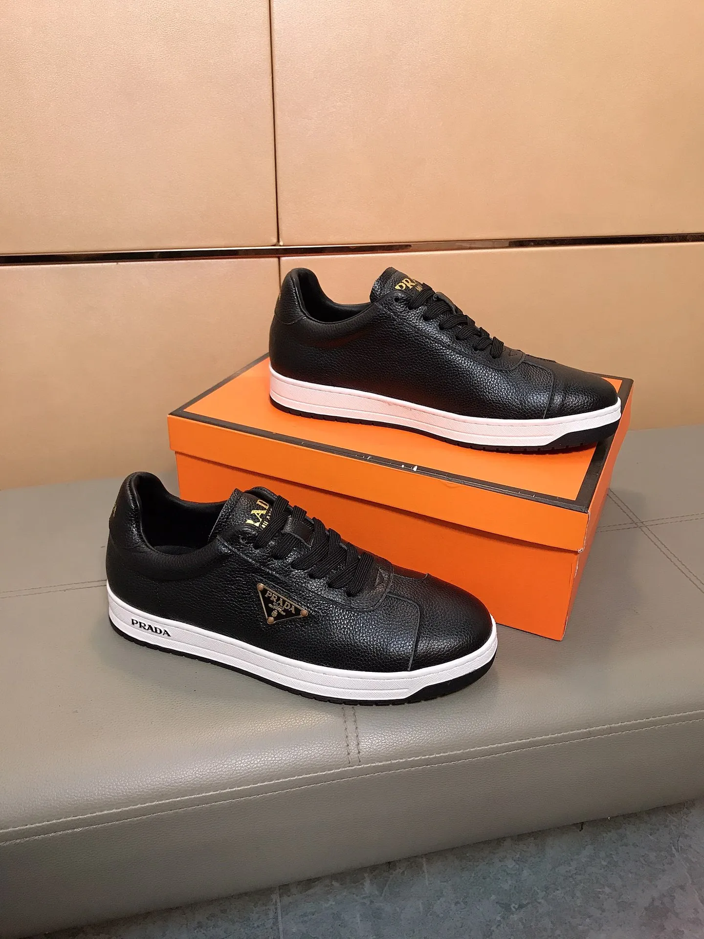 Ex-factory price 380 💎💎🆕Prada's latest casual and fashionable men's shoes👟hot style💥simple and elegant style, exclusive for trendy men. Unique latest brand elements👑, fashionable and generous, the fabric is original imported cowhide, pigskin breathable lining + feet, super comfortable and wear-resistant outsole, classic model taken in kind, size: 38-44